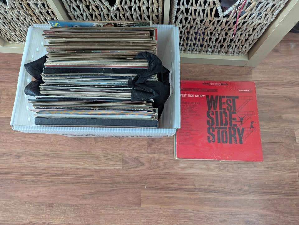 Large Vinyl Collection (85 Records) - photo 2