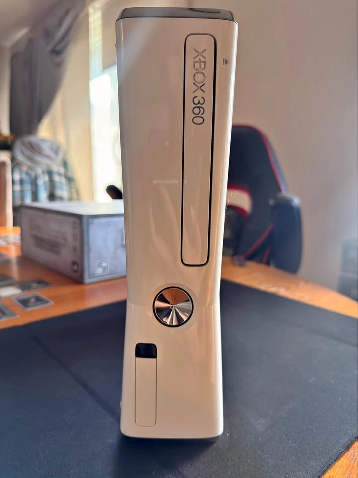 Xbox 360 Slim Bundle