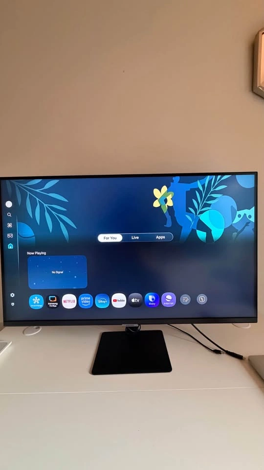 Samsung 4K Smart Monitor M7— Like New - photo 3