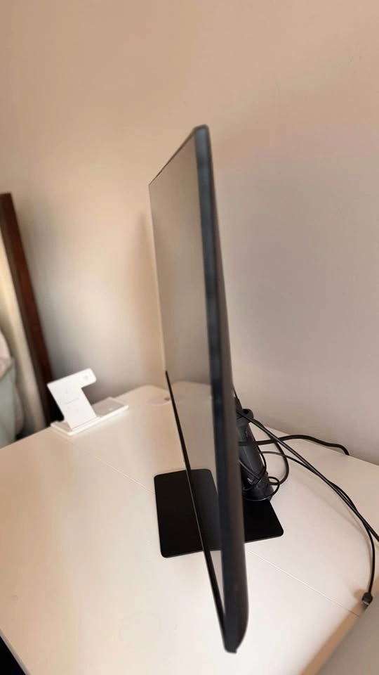 Samsung 4K Smart Monitor M7— Like New - photo 4