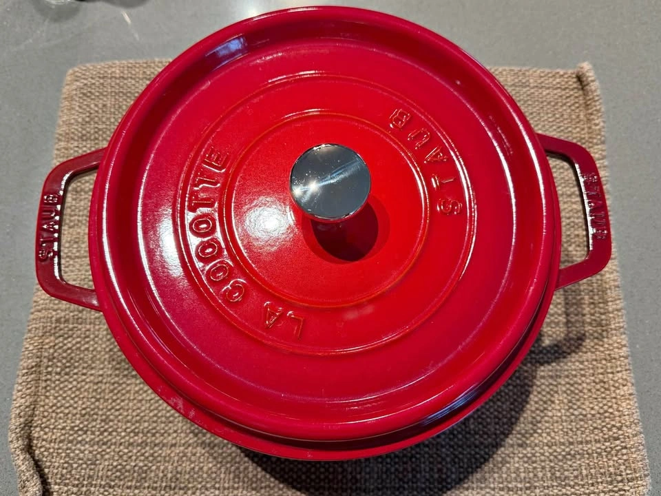 Staub Round Cocotte 24cm (9⅜”)
