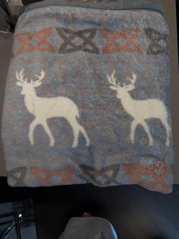 Canadian Wildlife Fleece Blanket - photo 2