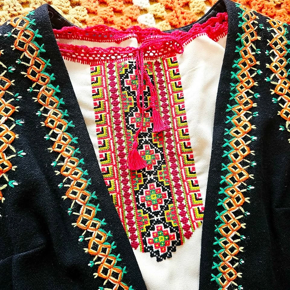 Vintage Ukrainian Folk Costume Vyshyvanka Shirt & Wool Vest - photo 3