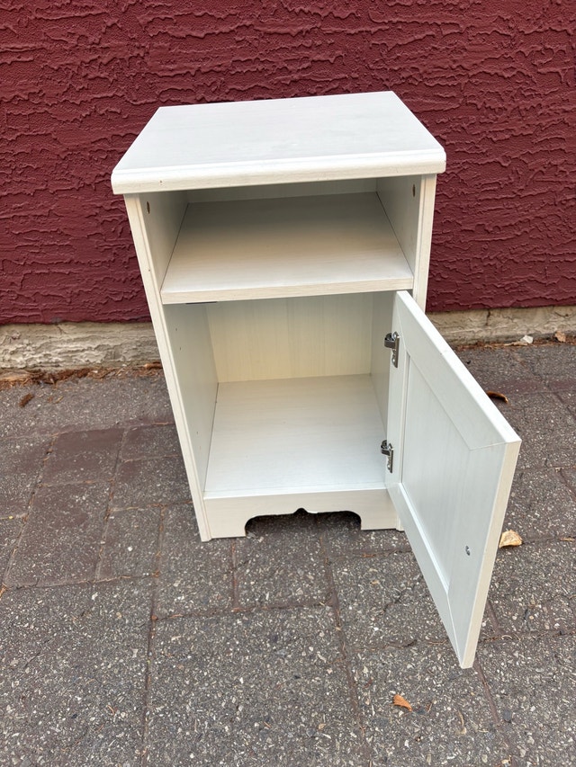 IKEA side night table - photo 3