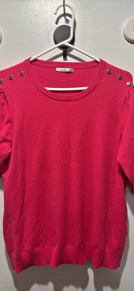Short sleeve sweater