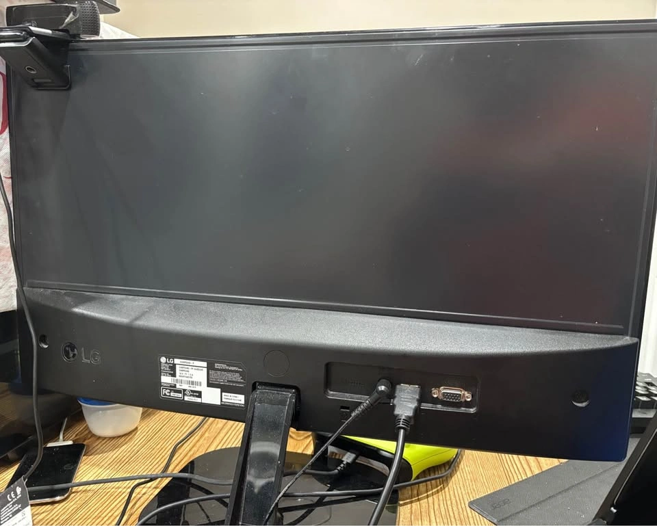 LG 1080p Monitor - photo 2