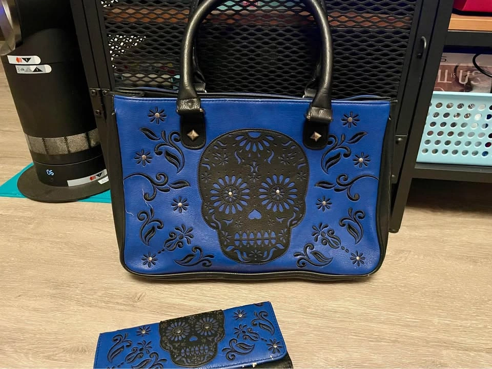 Loungefly Skull handbag and wallet - photo 2