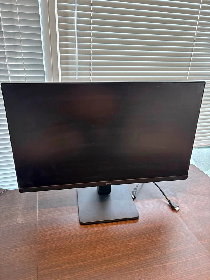 24” LG Frameless Monitors