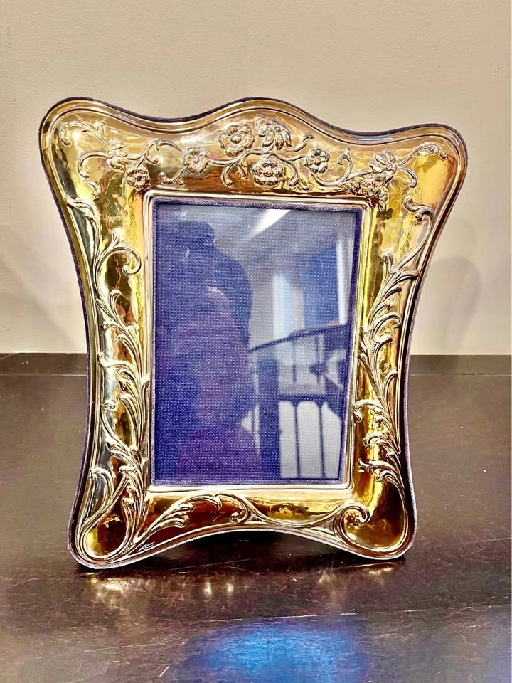 Vintage Floral Repoussé Gold-Toned Picture Frame