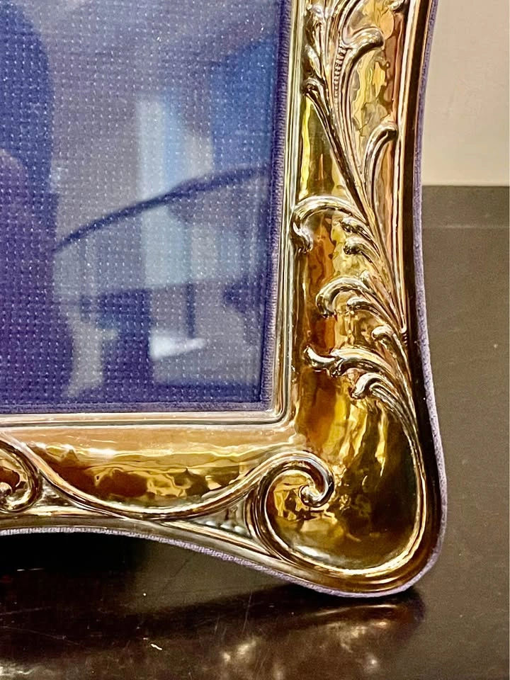 Vintage Floral Repoussé Gold-Toned Picture Frame - photo 2