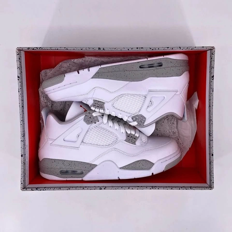 Air Jordan 4 White Oreo size 9.5