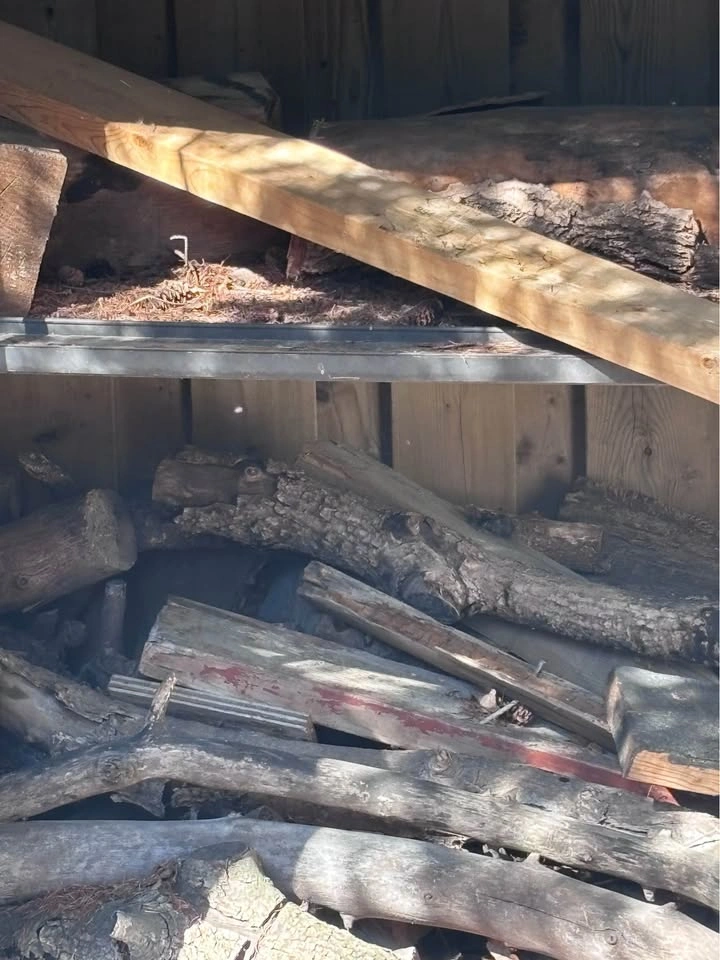 Free wood pieces and steel rack - photo 2