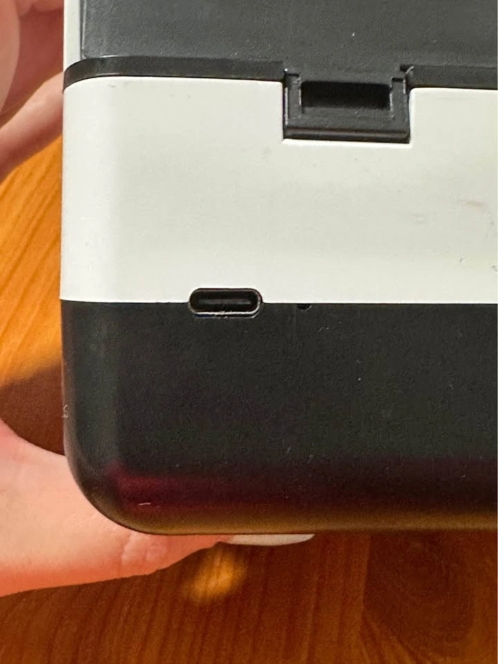Automatic Card Shuffler B02 — USB-C Rechargeable — No Box - photo 3