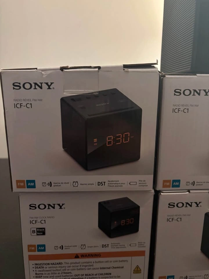 Sony ICF-C1 Alarm Clock Radio - photo 2
