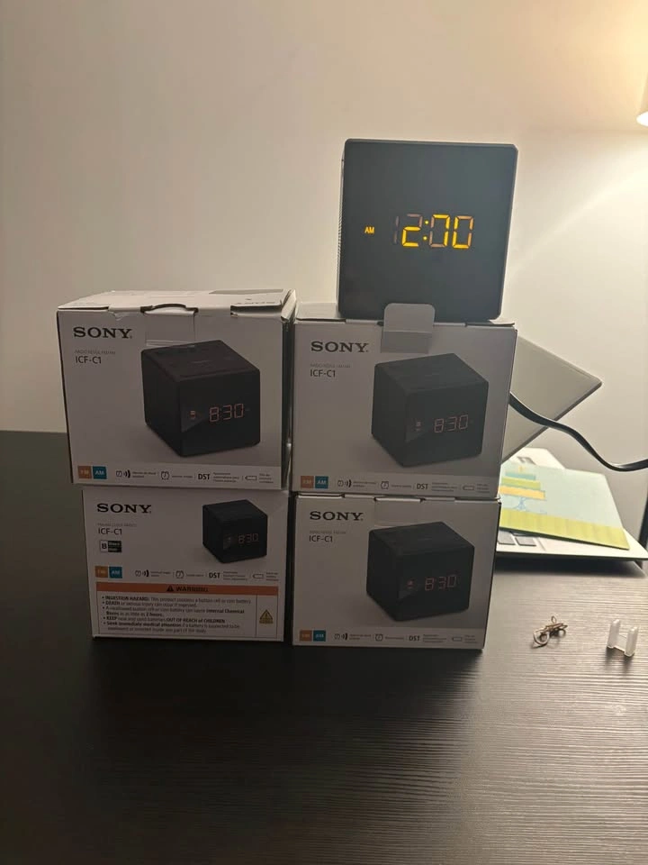 Sony ICF-C1 Alarm Clock Radio - photo 3