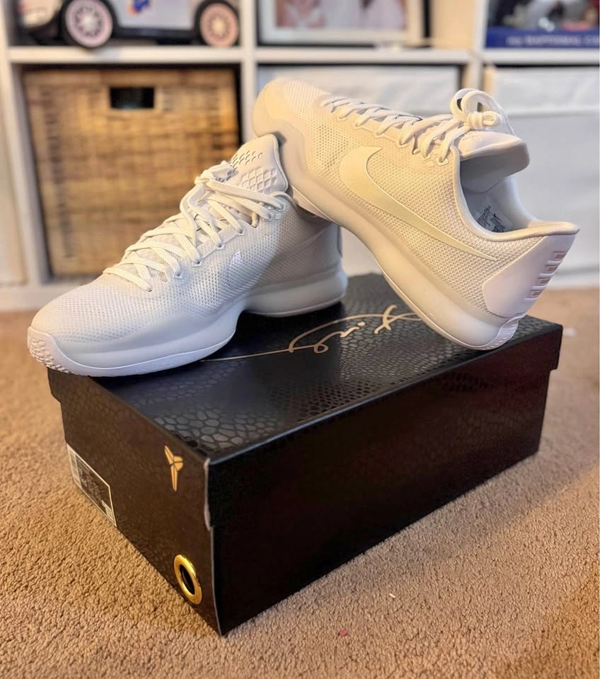Kobe X “Halo” - Size 13