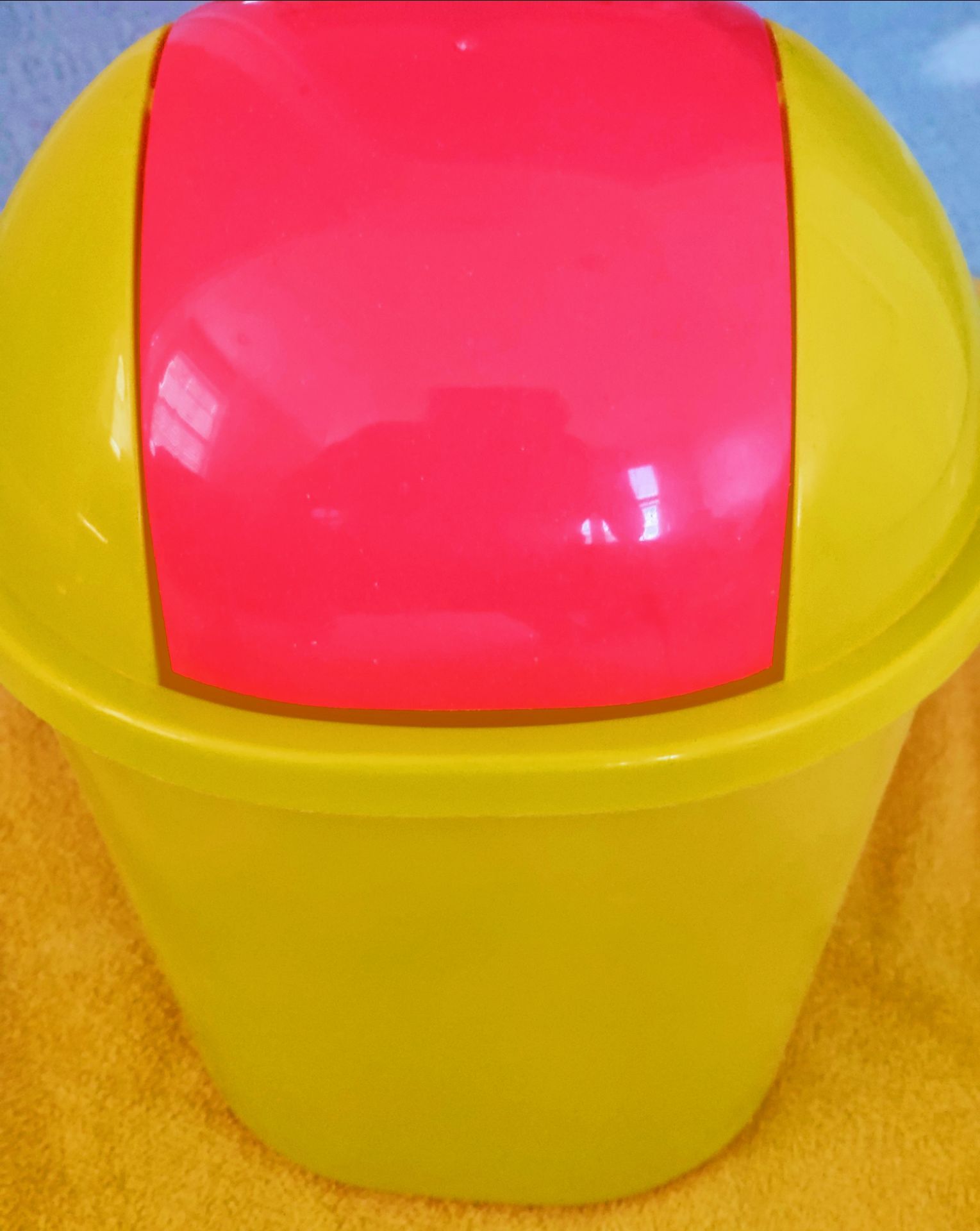 NEW Small Plastic Trash Can with Swing Lid