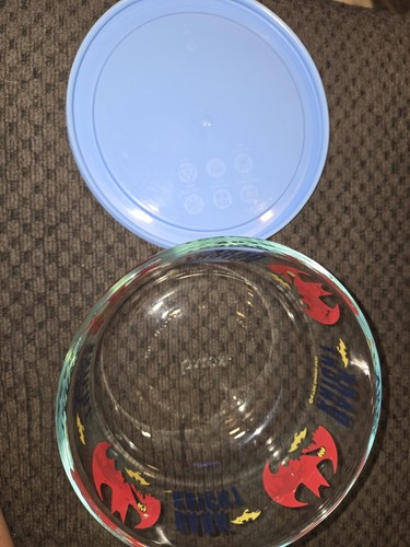 Pyrex DC Comics "The Dark Knight" Batman 4-Cup Bowl & Lid - photo 4