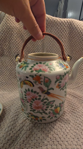 Antique Chinese Famille Rose Cylindrical Teapot - photo 2