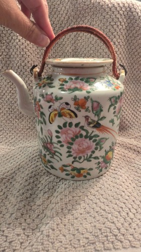 Antique Chinese Famille Rose Cylindrical Teapot - photo 3