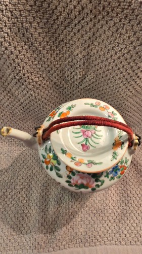 Antique Chinese Famille Rose Cylindrical Teapot - photo 4
