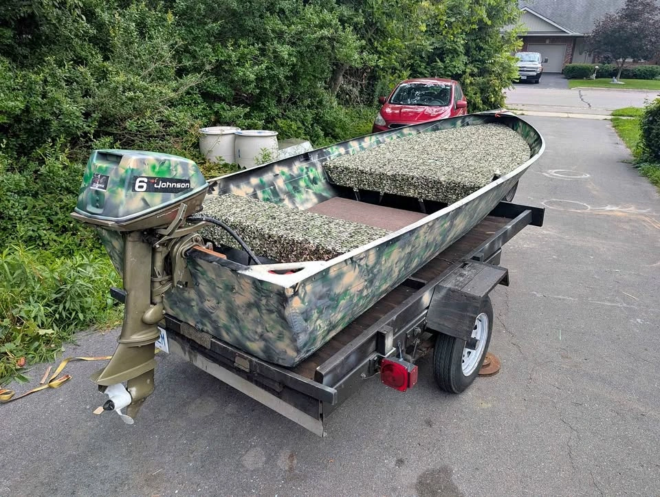 Fishing/duck boat