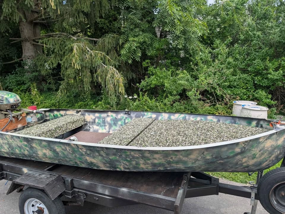 Fishing/duck boat - photo 3
