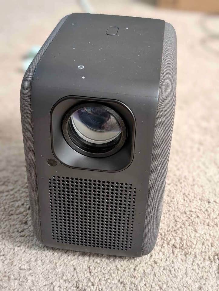 Projector for parts/ doesn't work