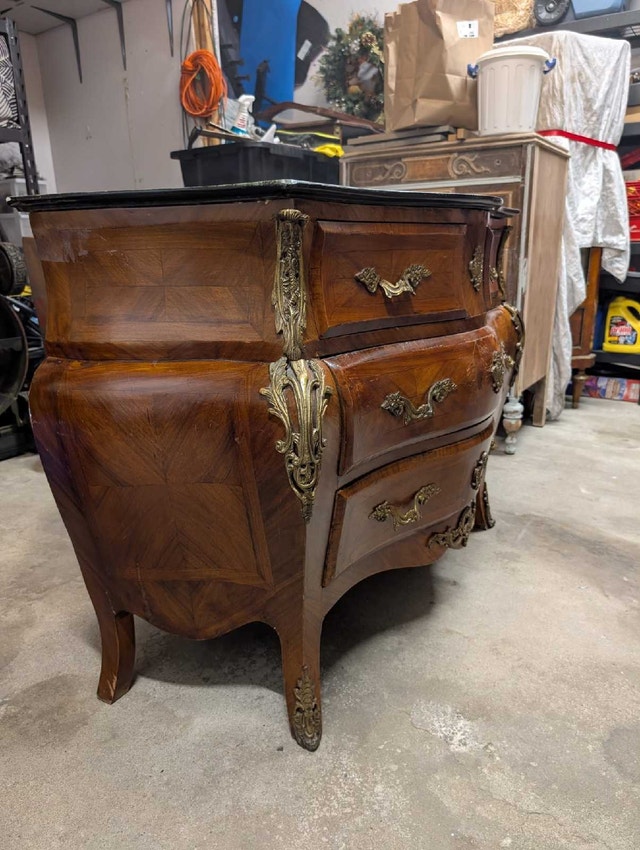 Early 20th-Century French Rococo-Style Bombé Tombeau Commode - photo 2