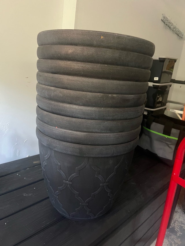 RONA planters set of 9 individually 55$