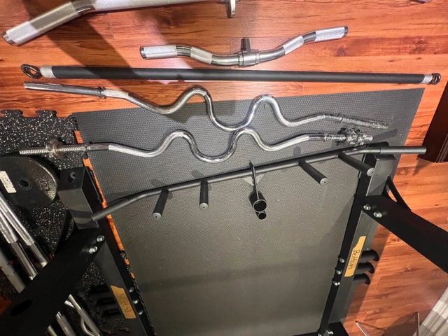 Gym Equipment Bundle: Curl Bars
