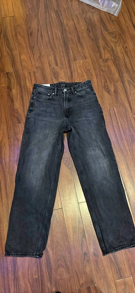 H&M jeans loose fit size 28 x 32 lightly worn