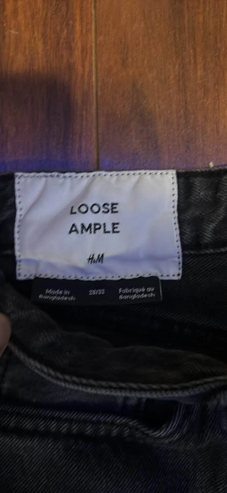 H&M jeans loose fit size 28 x 32 lightly worn - photo 2