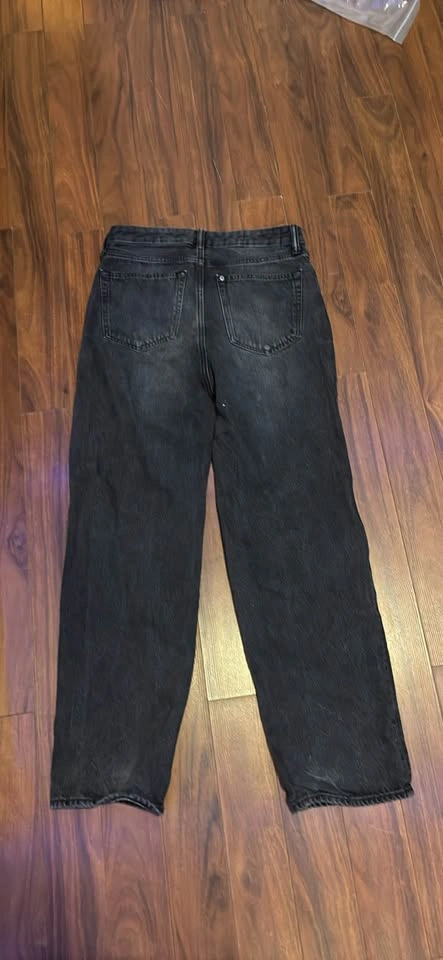H&M jeans loose fit size 28 x 32 lightly worn - photo 3