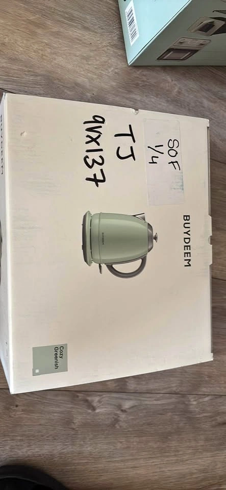 Buydeem cozy greenish kettle (1.7 litres)