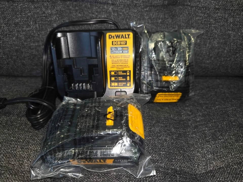 DeWalt 20V MAX Lithium Ion Battery and Charger Set - photo 3