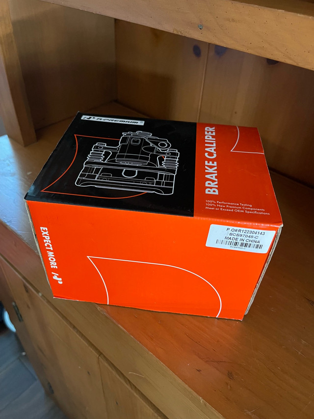 Toyota Rav 4 Rear Beake Caliper NEW in box - photo 4