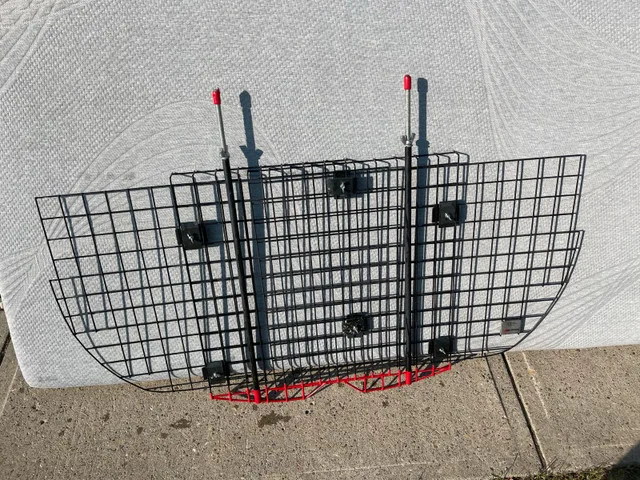 Pet Divider for SUV Car Van. great condition image indicator(3)