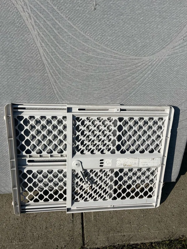 Pet Divider for SUV Car Van. great condition image indicator(6)