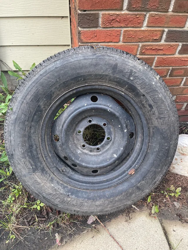 Bridgestone Dueler H/T 265/65/R17