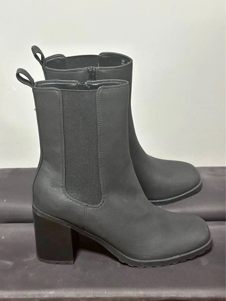 NEW Amazon Essentials Women’s Mid Calf Chelsea Boots — Size 10.5