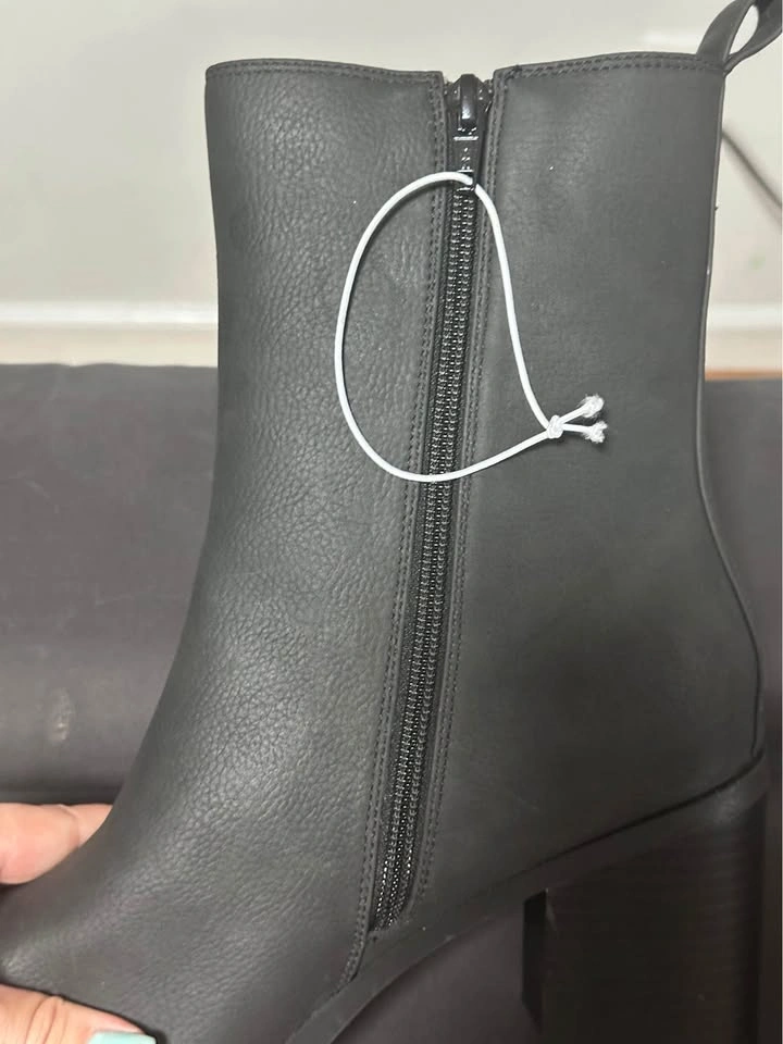 NEW Amazon Essentials Women’s Mid Calf Chelsea Boots — Size 10.5 - photo 5