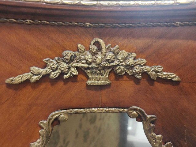 Antique French Louis XV / Rococo Vitrine — Original key - photo 5