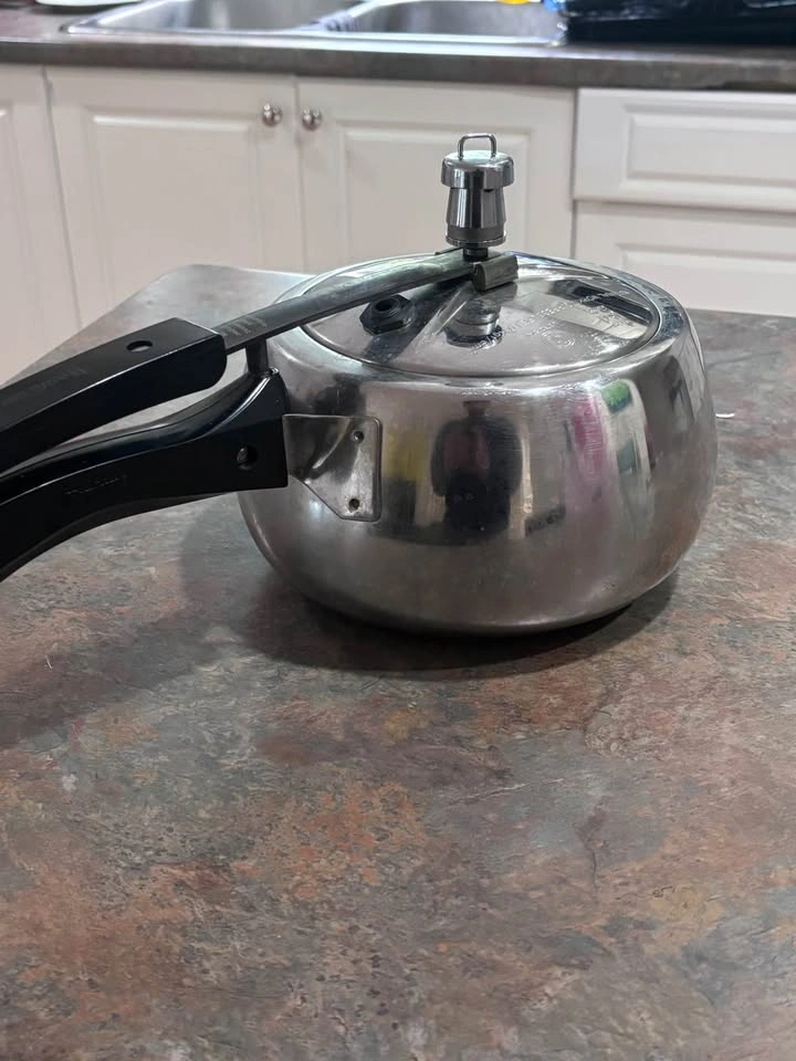 Hawkins Contura Pressure Cooker 3 ltr - photo 2