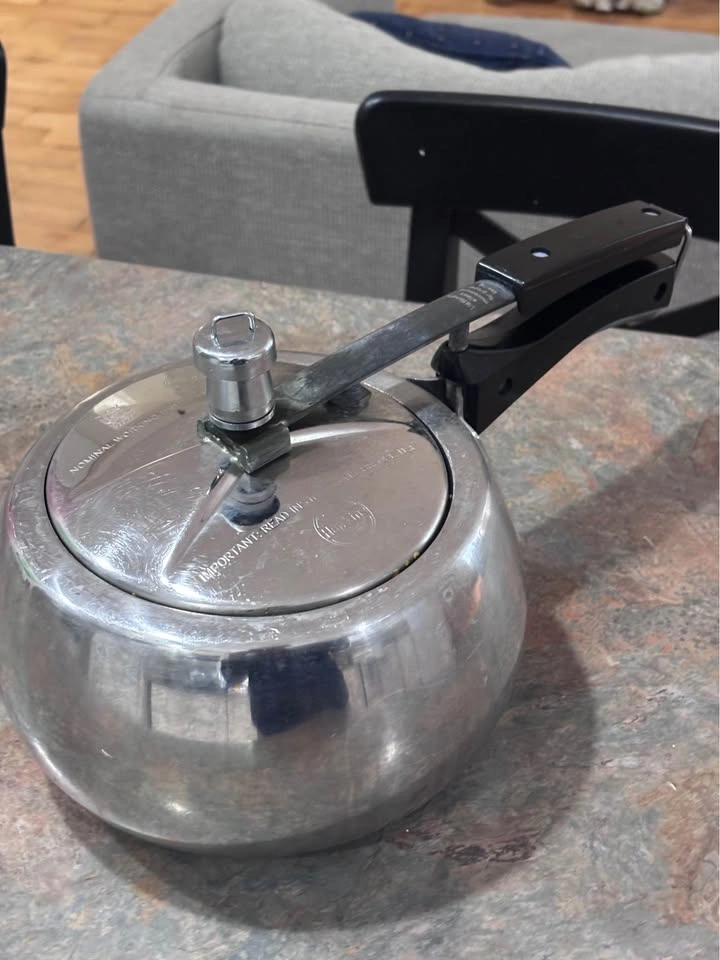 Hawkins Contura Pressure Cooker 3 ltr - photo 3