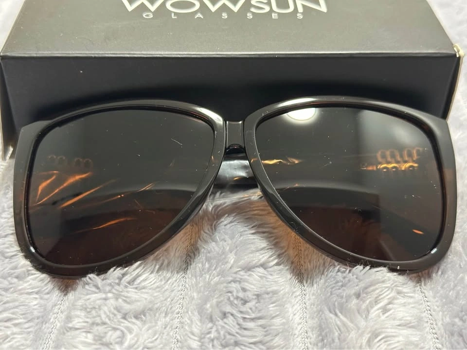 Oversized Sunglasses for Women — Classic Fashion — NEW in Box - photo 3