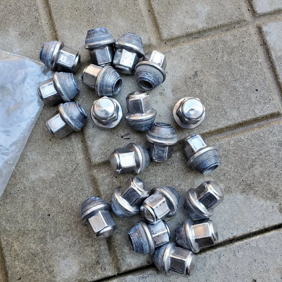 20 lug nuts M14x1.5 conical seat or cone seat