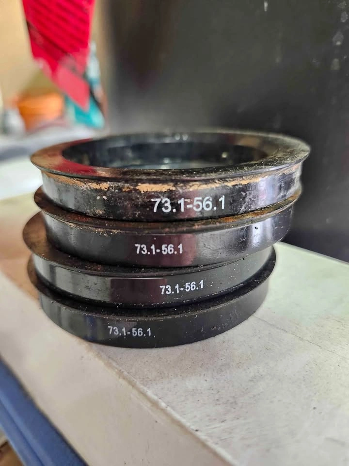 selling four hub rings 73.1mm to 56.1 mm