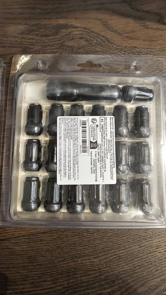 brand new 20 Lug nuts M12x1.5 - photo 3