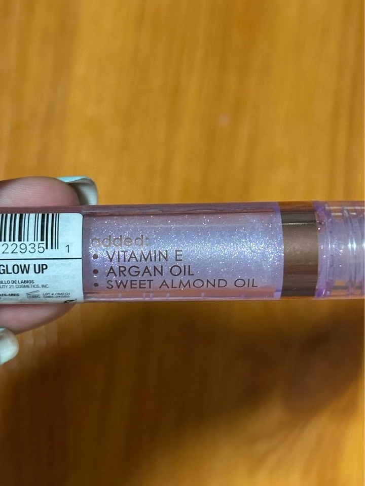 L.A. Girl Lip Gloss GLG935 “Glow Up” — Shimmer — 0.1 fl oz - photo 4